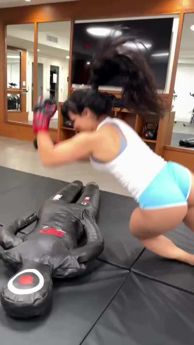 Bouncy Bubble Butt Babe Perfects Her Final Finishing Moves On One Very Lucky Dummy