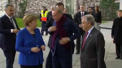 Erdoğan ve Merkel sevgili bilmeyen mallar varsa