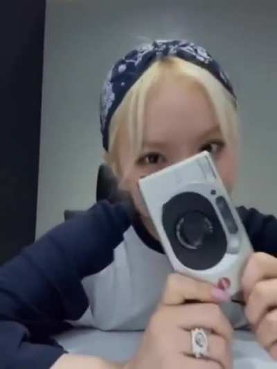 Eunha accidentally throws the camera. 😂