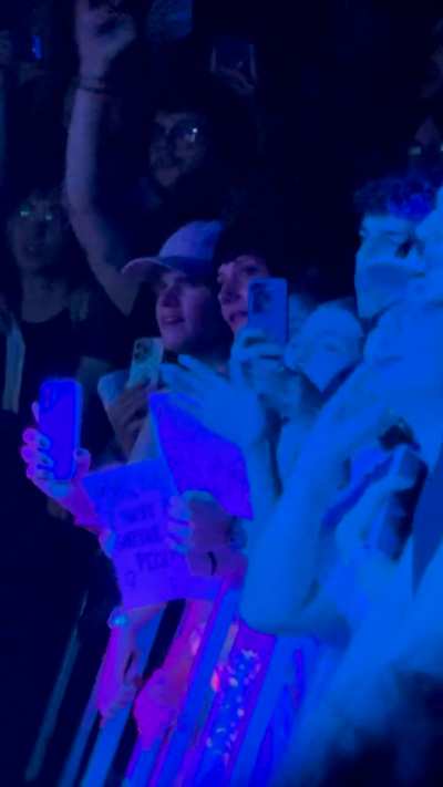 Macky at the end of ‘Still Beating’ (São Paulo, April 4th 2026)