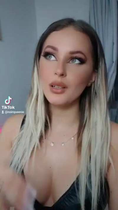 @noirqueenie