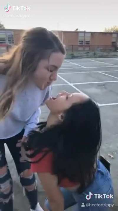🤢 🤢