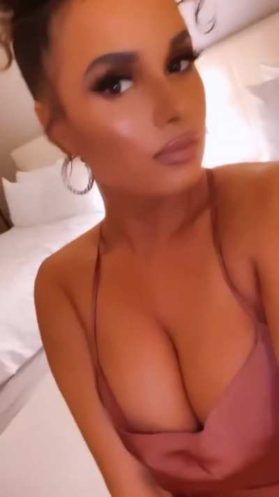 Joy Taylor😍