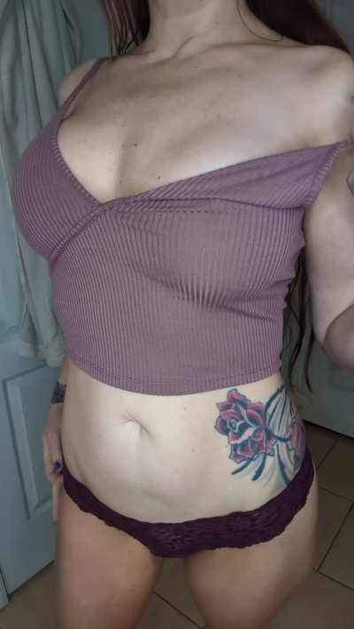 Just a peek for milf Monday 