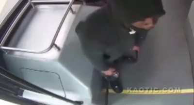 Criminal tries to force bus-driver with pistol to stop bus where he wants to get off. He found out quickly that that won&rsquo;t fly.