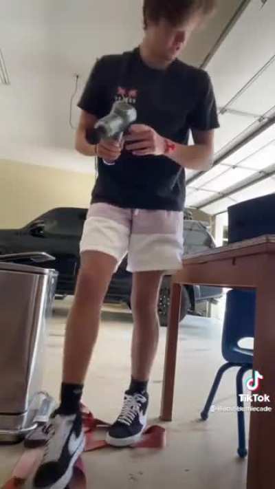 Yo look at this toy gun!