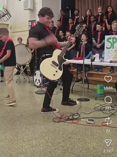 Billie No Armstrong with a dookie TOAN