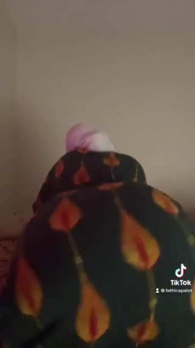 Tiktok hoe with a phat ass