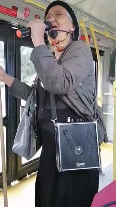 Una Humilde Abuelita Rapera