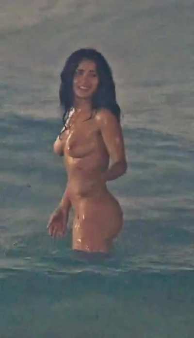 Salma Hayek inviting you in