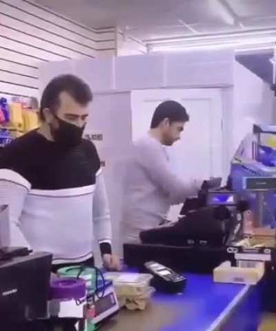 How to confuse the cashier.