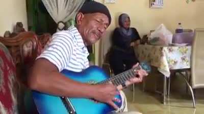 Handphone recorded &amp;amp; chill guitar but a voice of an angel