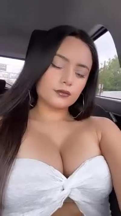 hello ❤️✌🏼 im mexican, 19 years old and I&rsquo;m here to invite you to watch me getting fucked on my fans page which is only 3$ i love doing hot videocalls as well 🤳🏻