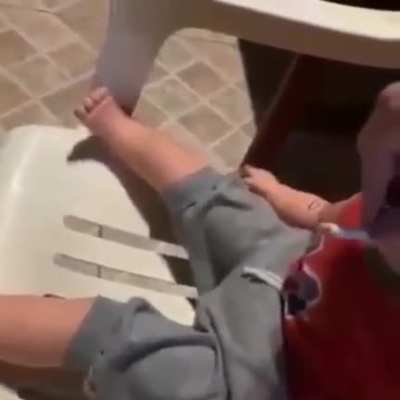 se lo educa