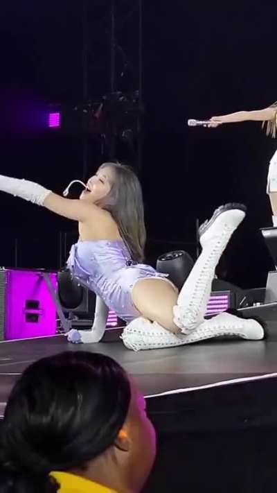 Momo fanservice queen