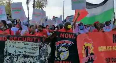 South African dock workers have refused to offload an Israeli cargo ship &amp;amp; are now protesting at the harbour in support of Palestine.