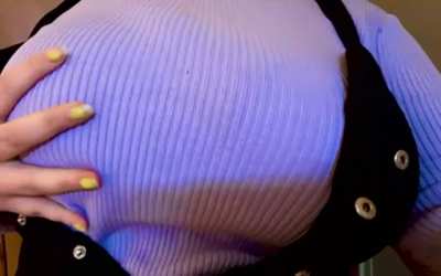 The best thing about having massive tits is even when they&rsquo;re fully covered, you can still easily see them😈