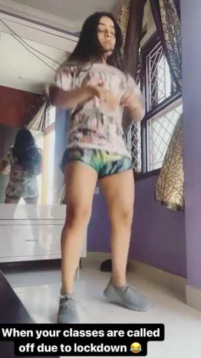 So yummy thighs wow😍💦🤤 Ig-nandinichawla