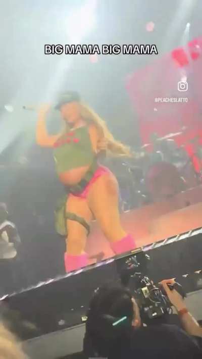 Latto big booty twerking pregnant