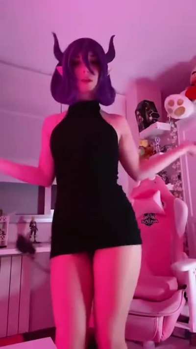 Lady pizza hug