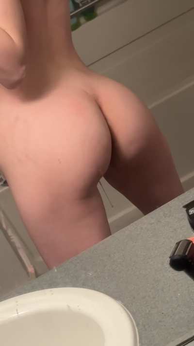 Daddy always leaves me leaking