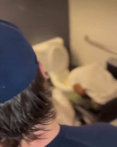 Man attempts to eat what&rsquo;s marketed as &ldquo;world&rsquo;s hottest chicken sandwich&rdquo; his bodies physical reaction is utter insanity. 
