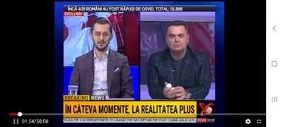 Deputatul PNL Pavel Popescu (președinte PNL Sector 4) c&acirc;ntă &bdquo;Moș Crăciun cu plete dalbe&rdquo; &icirc;ntr-o emisiune TV
