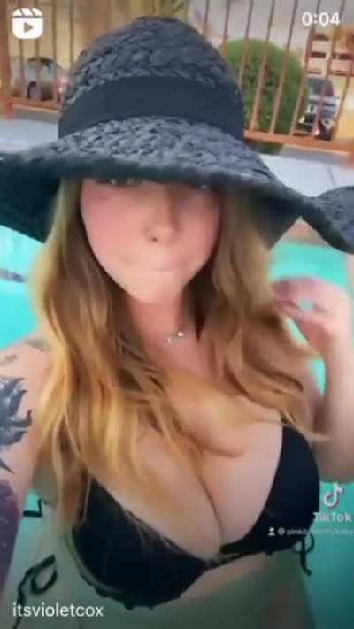 wyd if you see me @ the pool 🙈 new tik @itsvioletcox