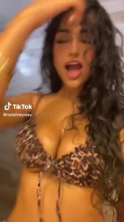 @notshreyway