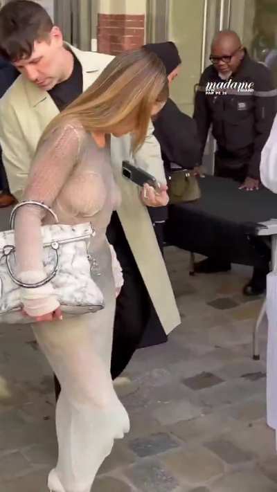 She’s so delicious and that jiggle 🤤