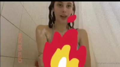 🎬