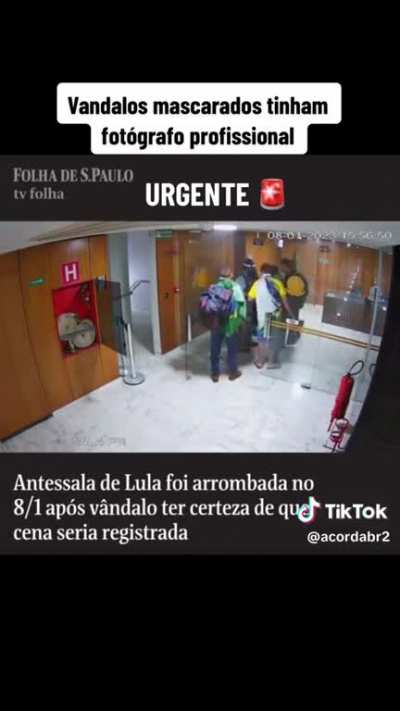 &ldquo;Vou arrombar tudo argh!!! Pera a&iacute;, ta filmando Globo? Deixa eu ver como ficou a foto&rdquo;