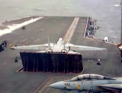 Three F-14 Tomcats launch consecutively from the USS Theodore Roosevelt [Video]