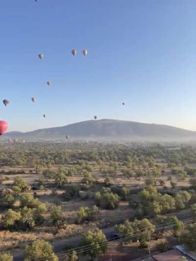 I rode a hot air balloon over the pyramids of Teotihuac&aacute;n