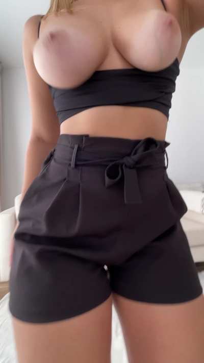My tits like to be bra-less so I can do this