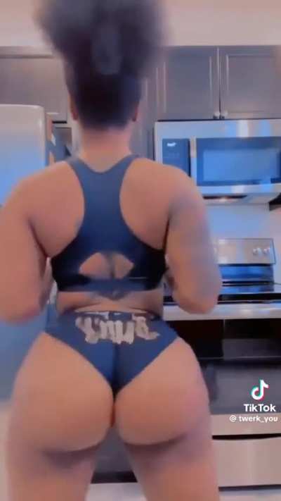 Bubble Booty 😮&zwj;💨👏🏽👏🏽🍑
