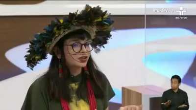 Isso aqui parece a Escolinha do Professor Raimundo hahahaha