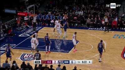 [Highlight] Blake Griffin with the fakeout on the 3pt line to send Ed Davis stumbling but misses the shot bad.