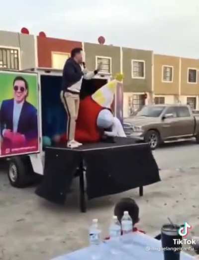Todo el mundo saltando saltando 😄