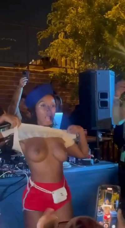 Janelle Monae flashing her gorgeous boobies