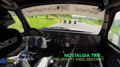 Inline 5 16,000rpm têm mais som de F1 que o V6 da categoria