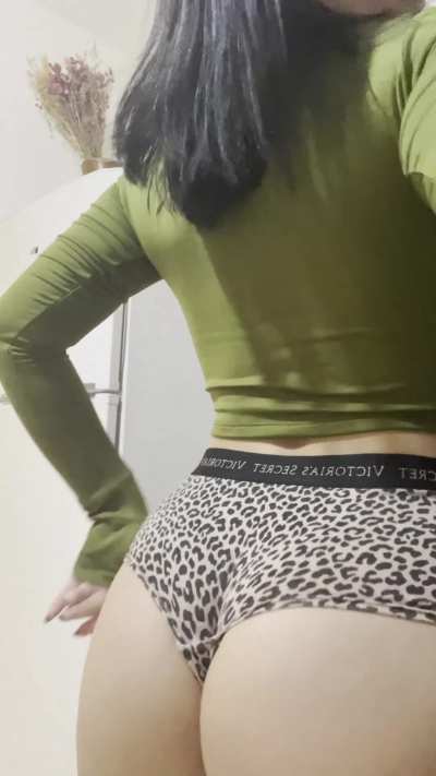 I can see your eyes sparkling while I got my ass is twerking