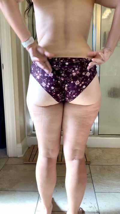 Pre-shower strip and shake 🍑