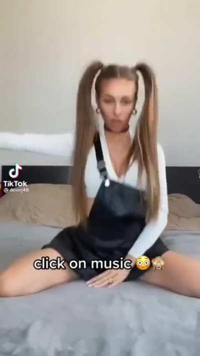 Anyone know her @?