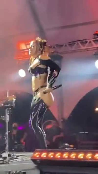 Semejante Culazo de Anitta