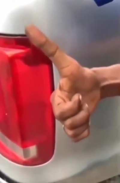 This guy has a different thumb