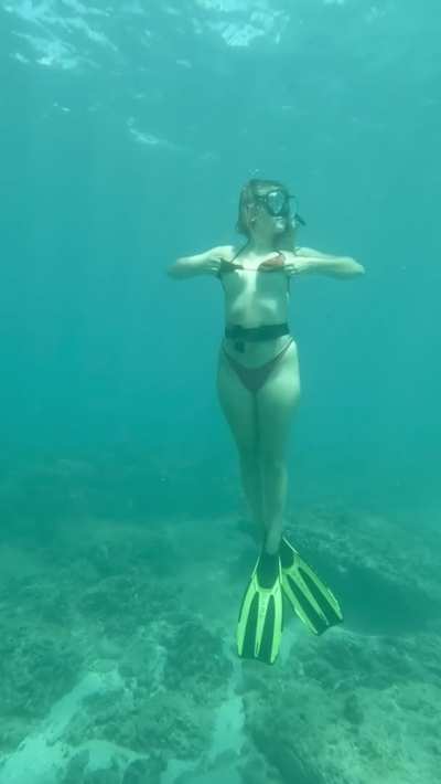 Underwater boob flash🧜&zwj;♀️