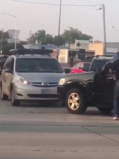 video from kenosha shows police, including at least one federal agent &mdash; a u.s. marshal visible at 1:06 &mdash;detaining protesters in unmarked vehicles similar to portland