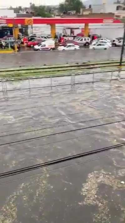 Todos bien o les agarr&oacute; la inundaci&oacute;n?