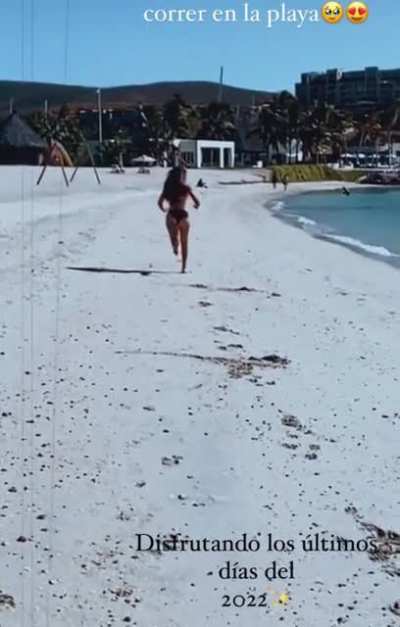 La putita sabe lo que nos gusta ver